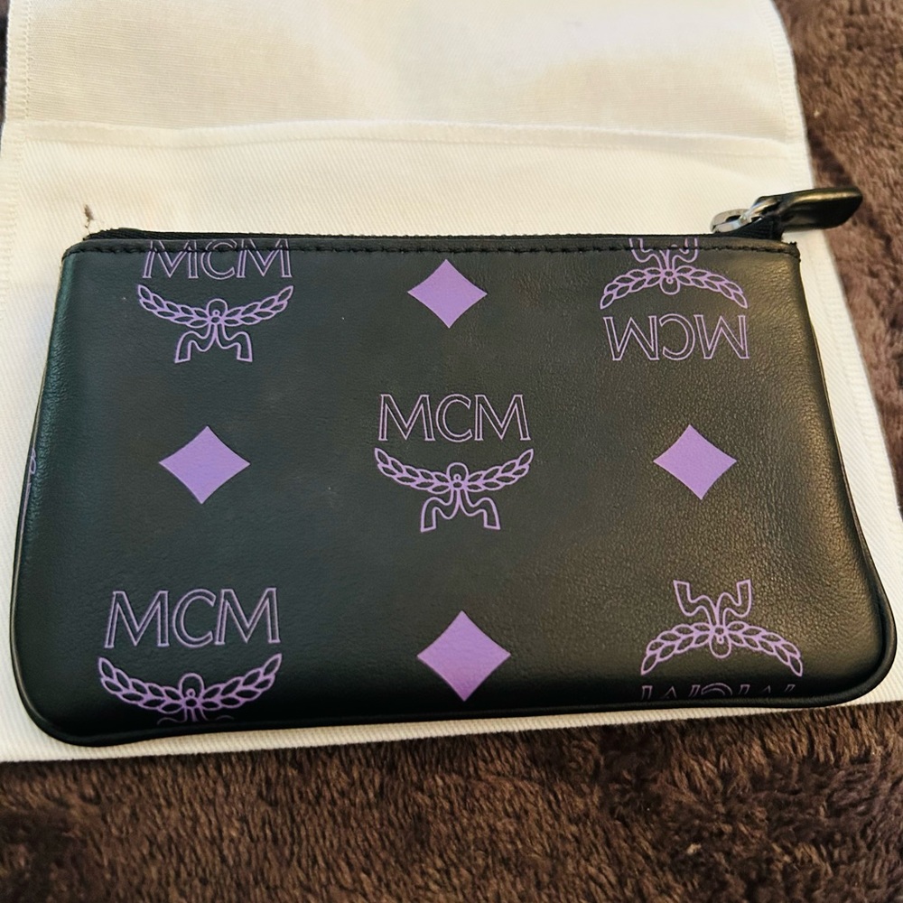 Authentic MCM LEATHER CARD CASE - Picture 4 of 6